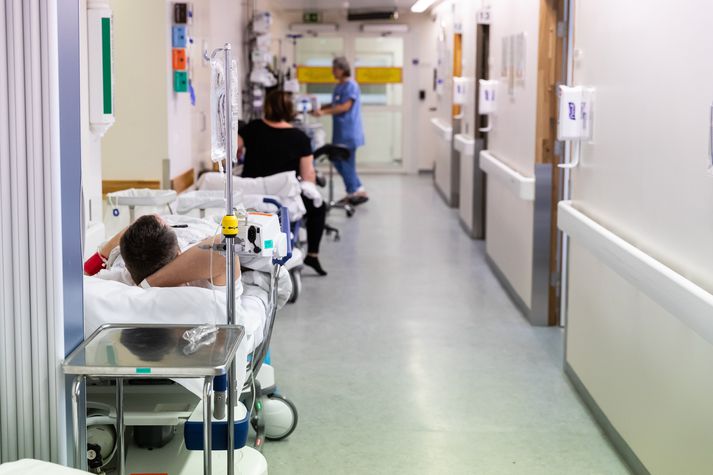 Hávær umræða hefur verið um vanda Landspítalans. Sérfræðingur hjá Ríkiskaupum segir nauðsynlegt að huga að rót vandans og lausnum er byggja á nýsköpun.