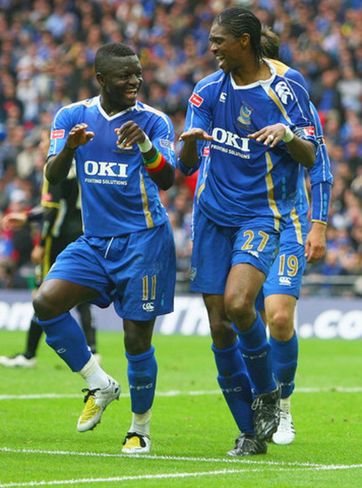 Sulley Muntari og Kanu fagna marki þess síðarnefnda í dag.