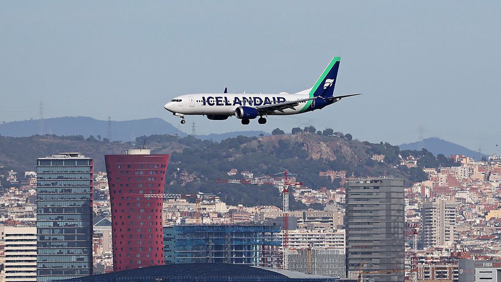 Ekkert flugvallarverkfall á Spáni á morgun en kannski á mánu­dag