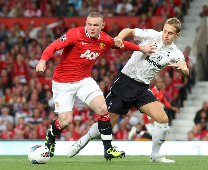 Dawson í baráttu við Rooney.