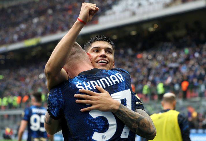 Leikmenn Inter, Milan Skrinar og Joaquin Correa, fagna saman marki gegn Udinese fyrr á tímabilinu.