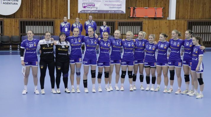 B-landslið kvenna í handbolta mátti þola naumt tap í Tékklandi í dag.