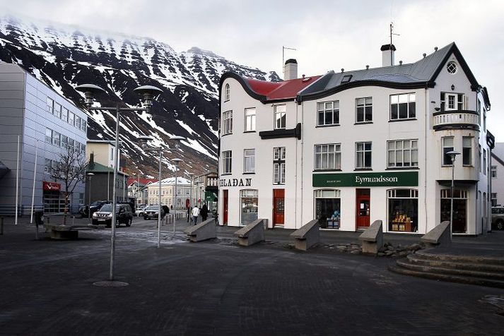 Sveitarfélög landsins geta ekki keppt á jafnréttisgrundvelli á þessum nótum þar sem sum sveitarfélög sinna þjónustu fyrir önnur. 