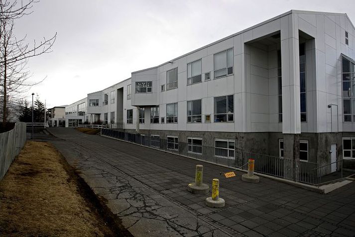 Unglingadeild skólans á að færast yfir í Foldaskóla frá næsta hausti, en foreldrar eru margir mjög ósáttir við það. fréttablaðið/valli