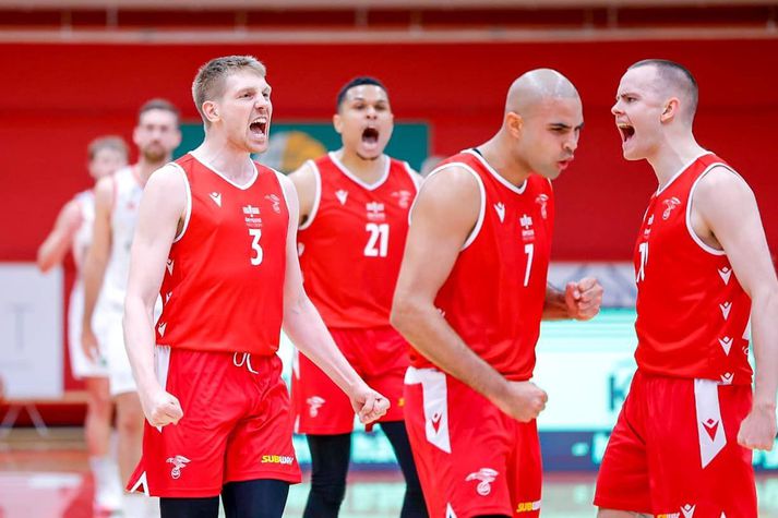 Valsmenn eru vel mannaðir en sérfræðingar Körfuboltakvölds telja þá þó þurfa að bæta við sig Kana þegar líður á tímabilið.