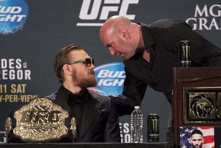 Dana White og Conor McGregor hafa slíðrað sverðin til hálfs.