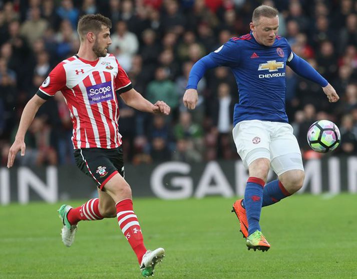 Wayne Rooney á ferðinni í markalausa jafnteflinu gegn Southampton í fyrradag.