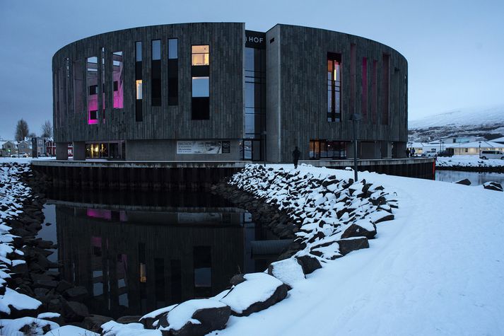 Fundurinn á Akureyri fer fram í Hofi. Þar fá íbúar tækifæri til að kynna sér mögulegt laxeldi í firðinum.