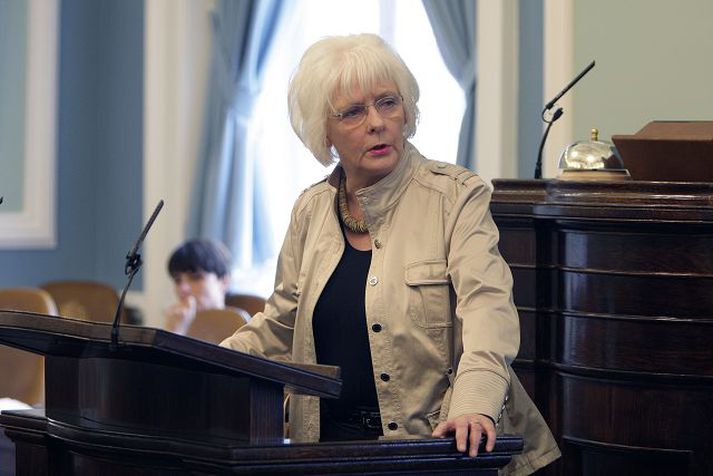 Jóhanna Sigurðardóttir Forsætisráðherra flytur skýrslu um efnahagshrun og endurreisnina á Alþingi í gær. fréttablaðið/vilhelm