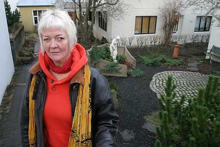 Birna Þórðardóttir stendur fyrir gönguferðum um miðbæinn sem bera heitið, Í fótspor kattarins.
