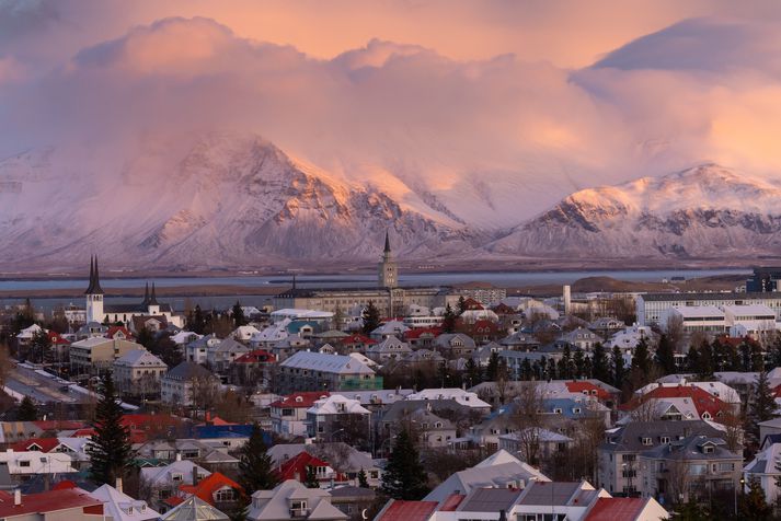 Íbúar í Hlíðahverfinu virðast sumir hafa hrokkið í kút vegna hvellsins. 