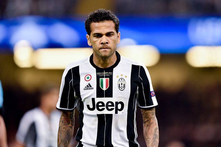 Dani Alves varð tvöfaldur meistari með Juventus á síðasta tímabili.