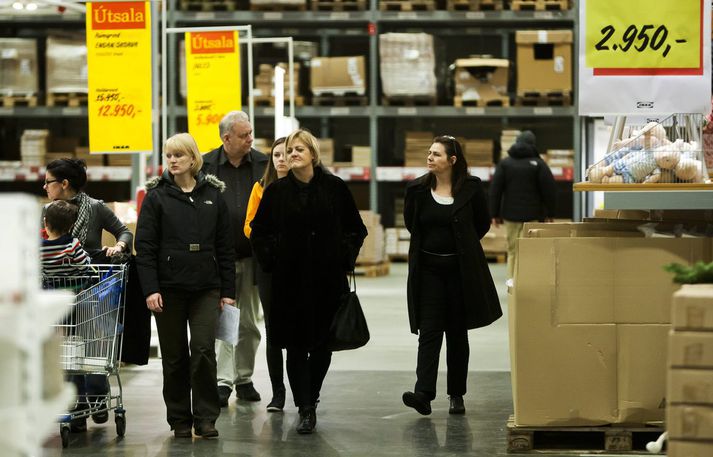 Framkvæmdastjóri IKEA segir verð á öllum vörum hafa lækkað þrívegis síðan í september. Verðlækkunin nemur samtals um 25% á milli ára.
