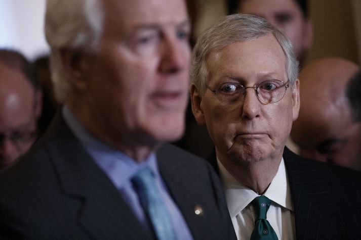 John Cornyn, öldungadeildarþingmaður repúblikana frá Texas, (t.v.) og Mitch McConnell, leiðtogi repúblikana í deildinni, eru ekki sáttir við boðaða tolla Trump á Mexíkó.