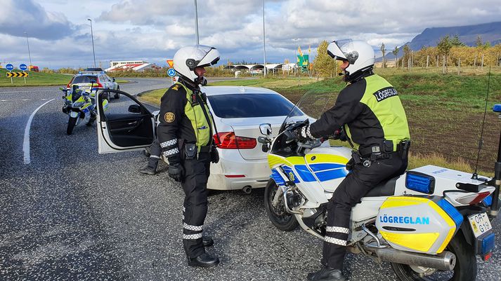 Frá vettvangi í Mosfellsbæ um hádegisbil.