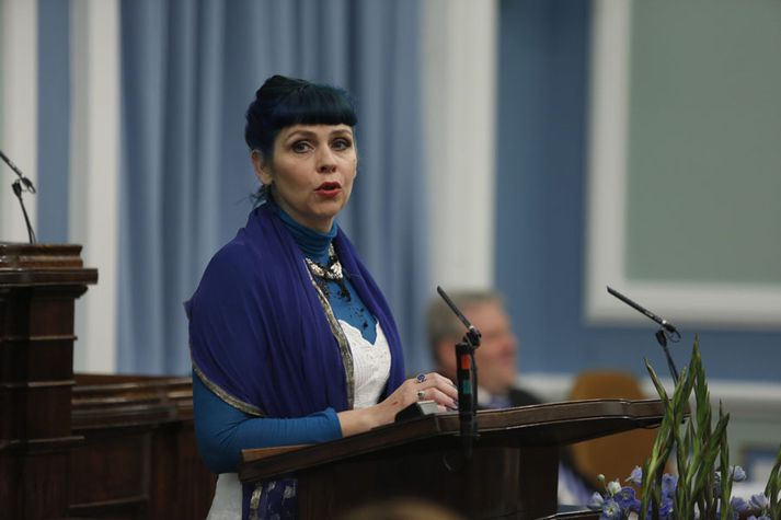 Birgitta gagnrýndi að þau þingmannamál sem eru ekki afgreidd á einu þingi þurfi að ræða aftur frá byrjun á næsta þingi.