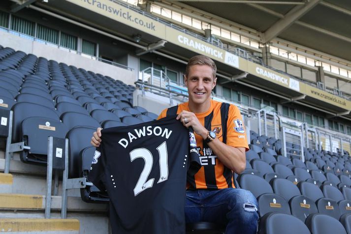 Michael Dawson við undirskrift.