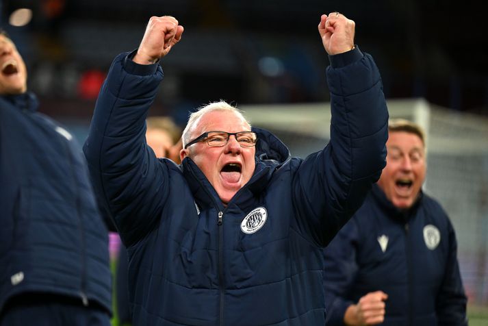 Steve Evans hefur farið víða á stjóraferlinum en er núna með Stevenage í ensku D-deildinni.