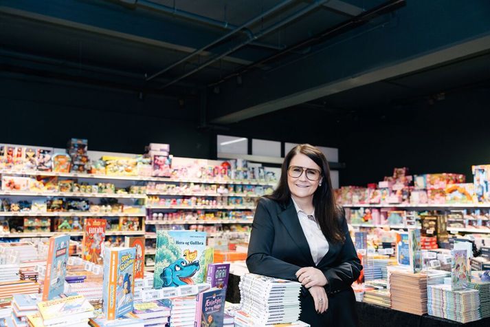 „Við erum með rúmlega tvö hundruð titla í ár sem er það mesta sem við getum komið fyrir í verslunum okkar,“ segir Halldóra Jóna Lárusdóttir, innkaupastjóri Samkaupa.