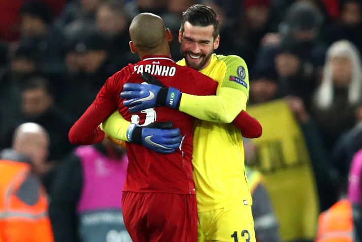 Alisson Becker með Fabinho eftir leik.