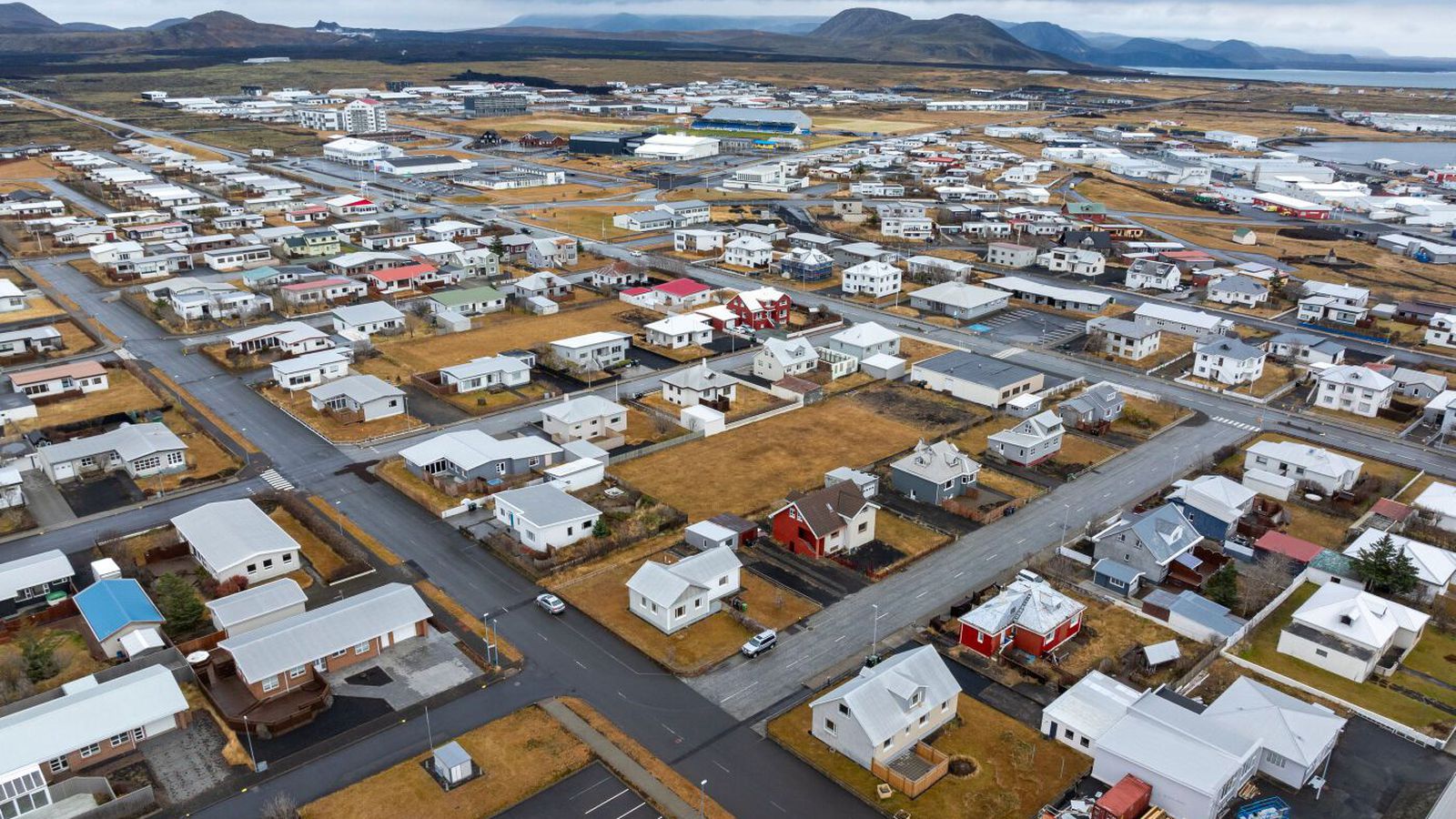 Bráða­birgðaákvæði um kosningar í Grinda­vík sam­þykkt á þingi