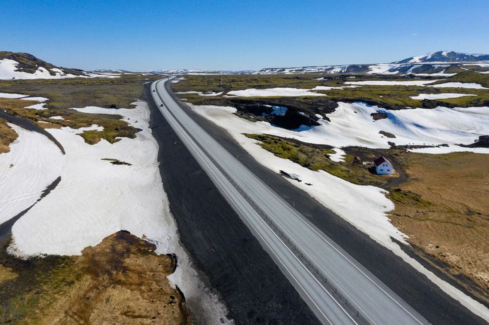 Það gæti myndast hálka á helstu fjallvegum landsins í nótt.