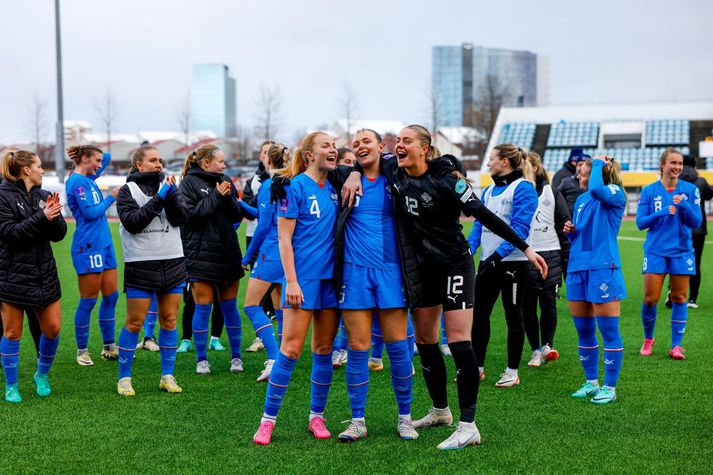 Glódís Perla Viggósdóttir, fyrirliði íslenska kvennalandsliðsins, var eðlilega kampakát í leikslok.