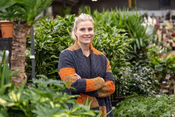 Emilía Borgþórsdóttir, sérfræðingur umhverfismála hjá Húsasmiðjunni, segir að mörgu að huga þegar kemur að innkaupum á grænum vörum. Rekjanleiki varanna skiptir til dæmis mjög miklu máli og eins þarf að hafa í huga að þótt vara sé vottuð, eru vottanir yfirleitt gefnar út fyrir aðeins þrjú til fimm ár í senn. 