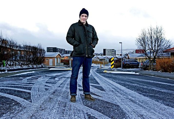 Brynjar Sigurðsson hefur vakið töluverða athygli og var meðal annars valinn ein af stjörnum morgundagsins af Ronan og Erwan Bouroullec. Honum var í kjölfarið boðið að hanna forsíðuna fyrir Wallpaper. Fréttablaðið/Vilhelm