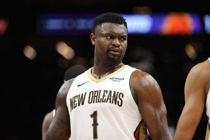 Zion Williamson spilar fyrir New Orleans Pelicans en hefur ekki staðið undir þeim væntingum sem til hans voru gerðar.