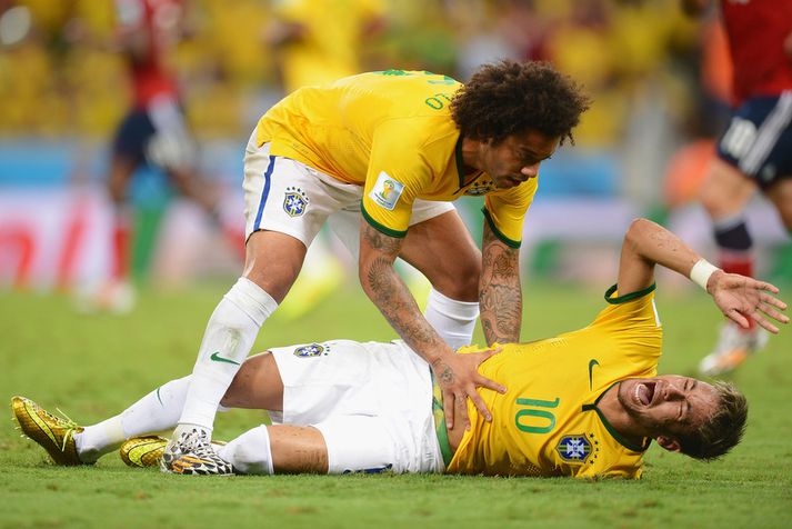 Neymar fékk harða meðferð frá Kólumbíumönnum á HM.