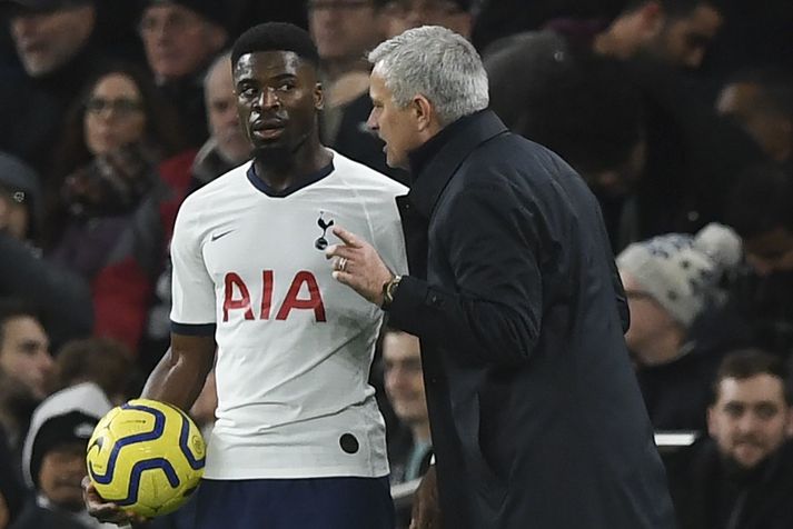  Jose Mourinho, knattspyrnustjóri Tottenham, talar við Serge Aurier í leik Tottenham á móti Liverpool.