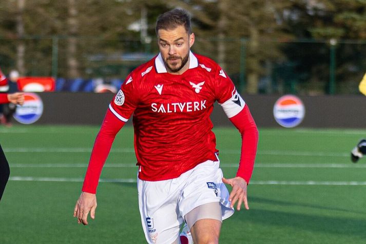 Hólmar Örn Eyjólfsson tryggði Valsmönnum fyrsta sigur sumarsins.