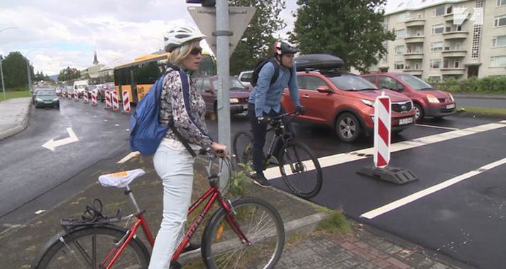 Taugasálfræðingur á Reykjalundi telur að borið hafi á rangfærslum í umræðunni um hjálmanotkun upp á síðkastið.