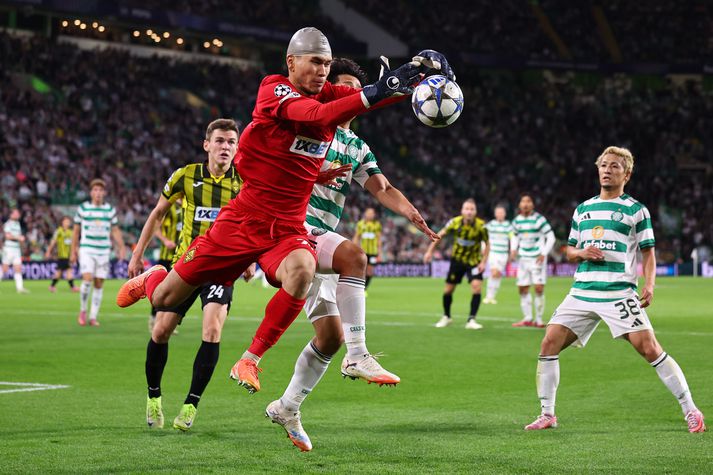 Temirlan Anarbekov stóð sig frábærlega í marki Kairat Almaty í einvíginu á móti Celtic.
