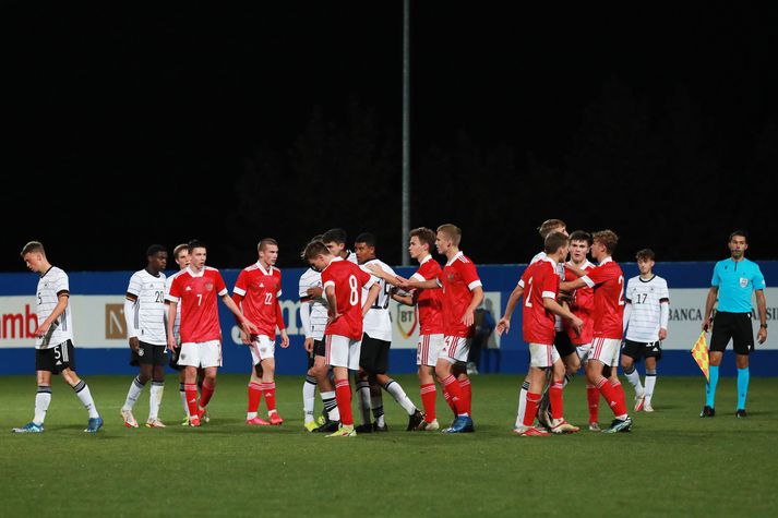 Rússneska U17 ára landsliðið í knattspyrnu hefur fengið leyfir frá UEFA til að snúa til keppni á ný.