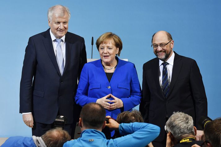 Horst Seehofer, leiðtogi CSU, Angela Merkel, leiðtogi CDU, og Martin Schulz, leiðtogi SPD, á góðri stund.