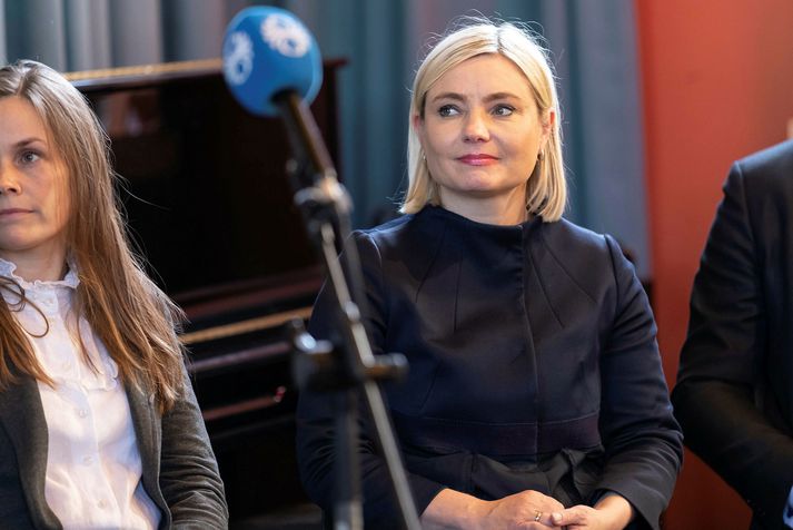 Katrín Jakobsdóttir forsætisráðherra og Lilja Alfreðsdóttir mennta- og menningarmálaráðherra kynna aðgerðir til stuðnings listum og menningu á blaðamannafundi í Hörpu í dag.