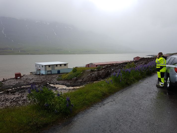 Aur flæddi meðal annars inn í kjallara hússins við Strandarveg 27 á Seyðisfirði.