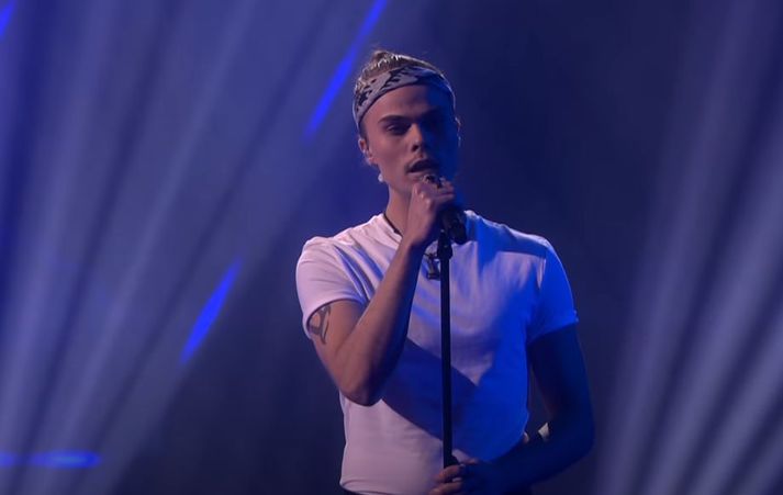 Natan Dagur er kominn í sextán manna úrslit í The Voice í Noregi.