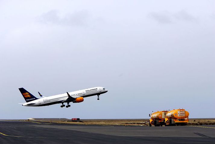 Ef allt gengur að óskum mun Icelandair færa út kvíarnar og hefja starfsemi í Hafnarfirði. 