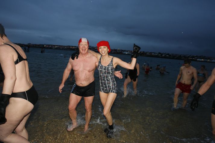 Siv Friðleifsdóttir þingkona er ein þeirra fjölmörgu sem tekið hafa upp þá iðju að baða sig í sjónum.