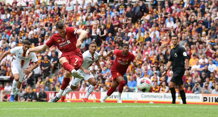 Milner kemur Liverpool í 0-2 með marki úr vítaspyrnu.