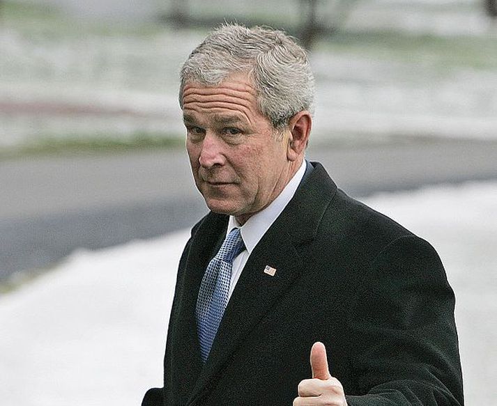 Bush forseti kom til Hvíta hússins í Washington í gær til að flytja stefnuræðu sína eftir helgardvöl í Camp David.