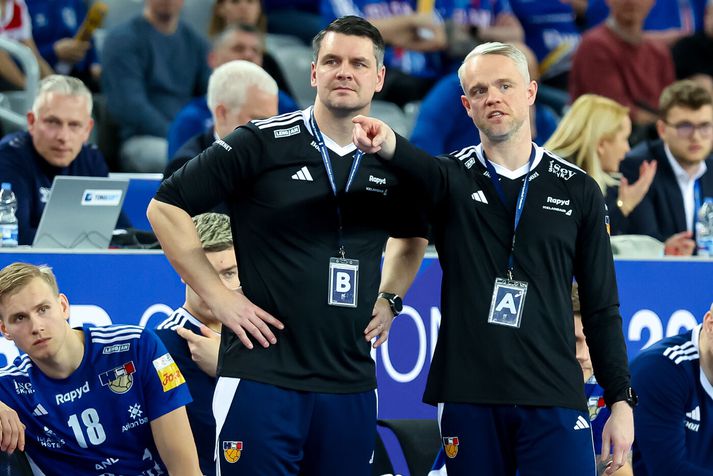 Snorri Steinn Guðjónsson er búinn að velja sinn EM-hóp og hefur eflaust notið hjálpar aðstoðarþjálfarans Arnórs Atlasonar.