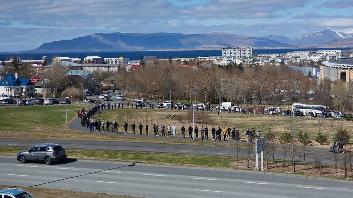 Stemmningunni í Laugardalshöll í dag hefur verið líkt við pylsupartý enda voru karlmenn í miklum meirihluta eftir því sem leið á daginn.