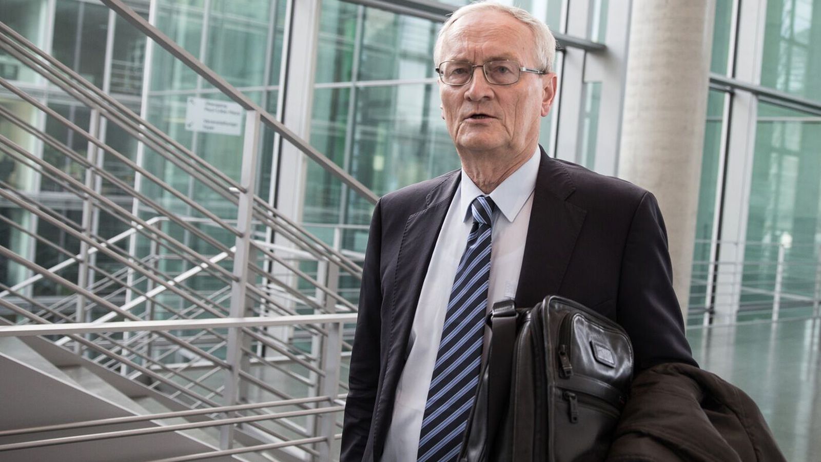 Stýrði leyni­þjónustu en nú sakaður um njósnir