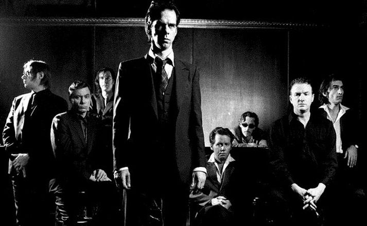 Mick Harvey er hættur í hljómsveitinni eftir 25 ára starf.