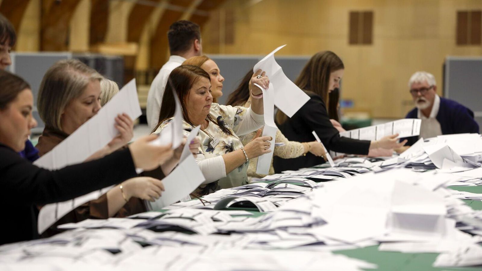 Fólkaflokkurinn fram úr Javnaðarflokknum