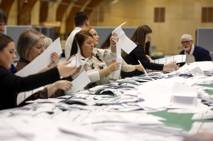 Atkvæði talin í Færeyjum í kvöld.